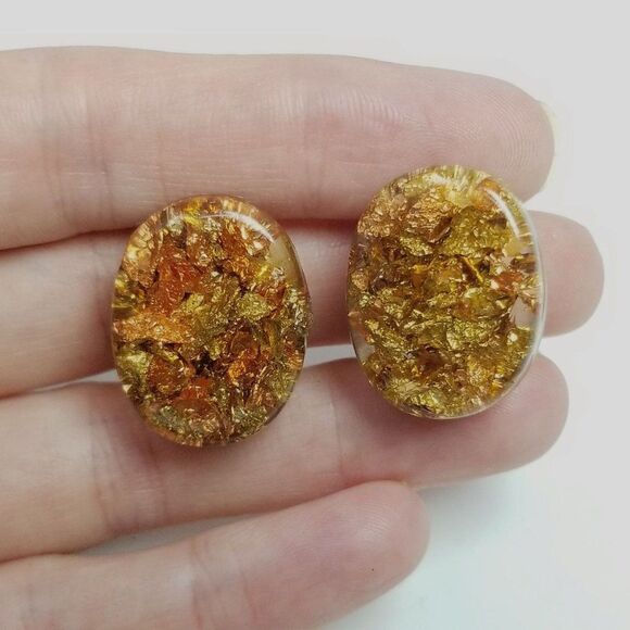 Vintage Oval Acrylic Clip On Earrings, Gold Tone Flake, Retro Estate - Picture 5 of 6